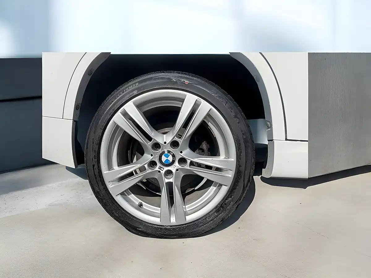 Used 2014 BMW X1 M Sport Alpine White - Interior and Exterior details 3
