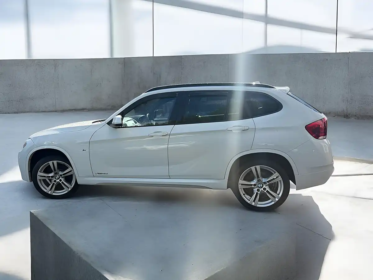 Used 2014 BMW X1 M Sport Alpine White - Interior and Exterior details 4