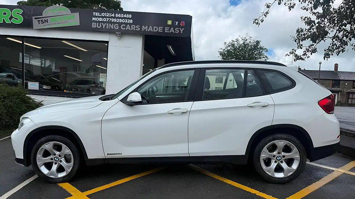 Used 2014 BMW X1 Se Xdrive White - Interior and Exterior details 16