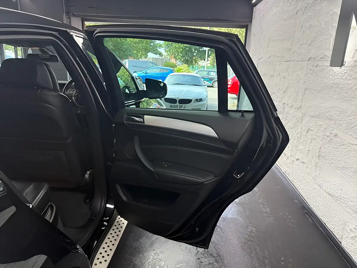 Used 2014 BMW X6 Dynamic Black - Interior and Exterior details 16