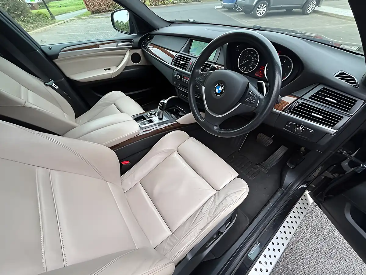 Used 2014 BMW X6 Sapphire Black - Interior and Exterior details 11