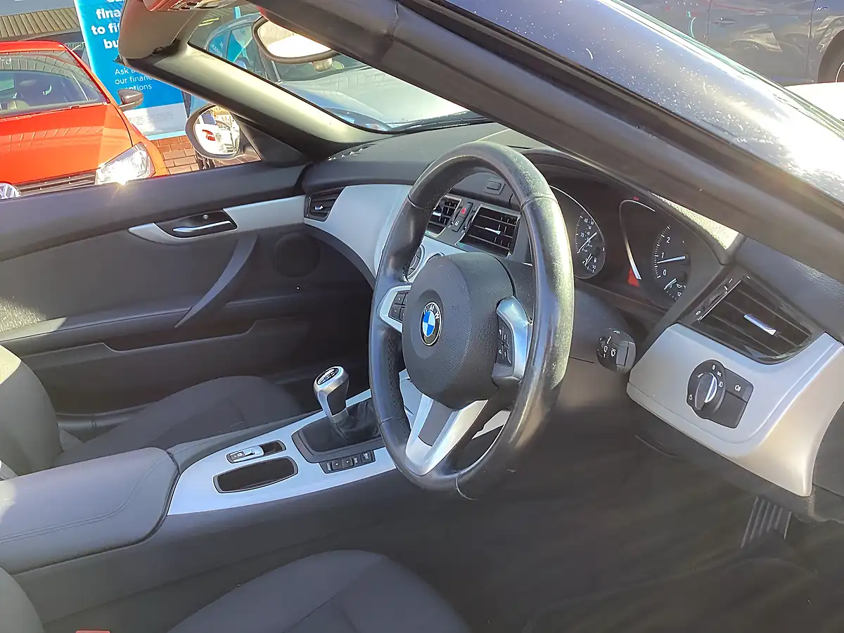 Used 2014 BMW Z4 Alpine White - Interior and Exterior details 3