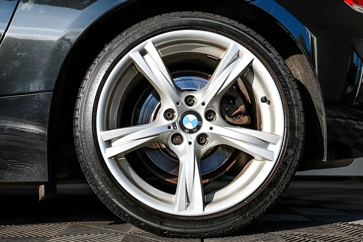 Used 2014 BMW Z4 M Sport Black Sapphire - Interior and Exterior details 16