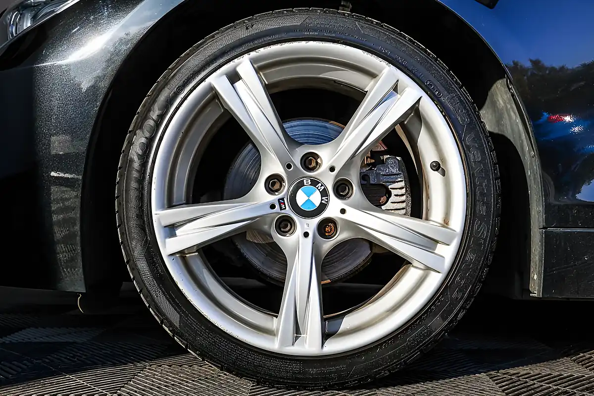 Used 2014 BMW Z4 M Sport Black Sapphire - Interior and Exterior details 17