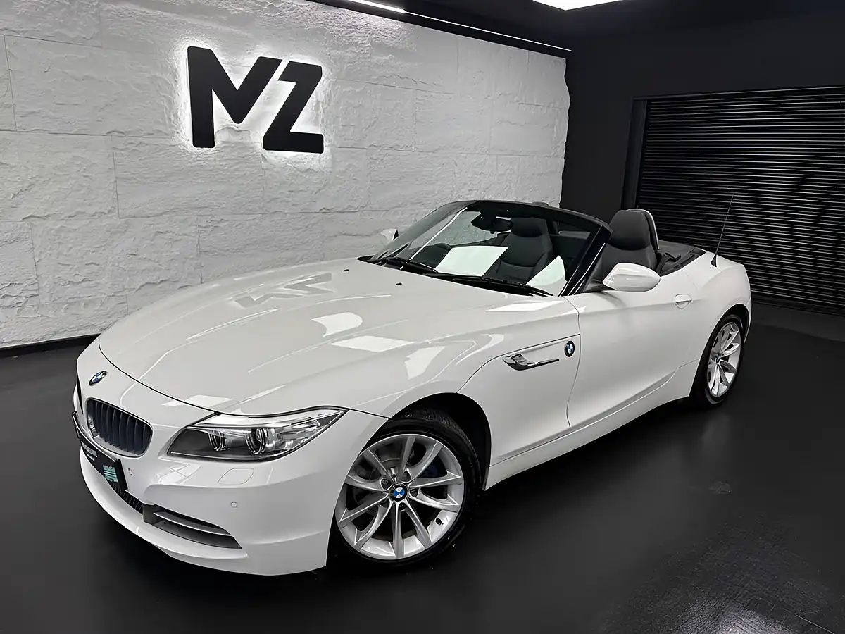Used 2014 BMW Z4 Sdrive White - Front View
