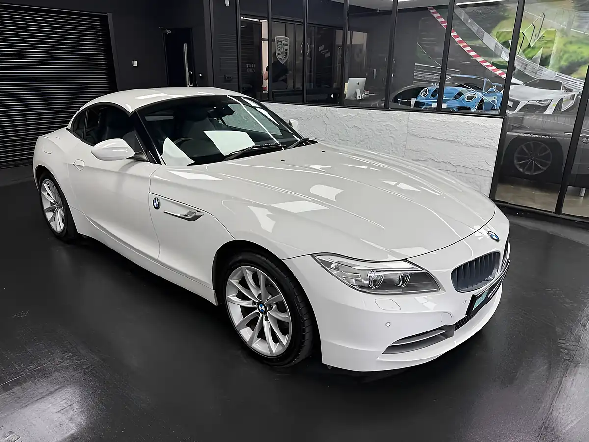 Used 2014 BMW Z4 Sdrive White - Interior and Exterior details 10