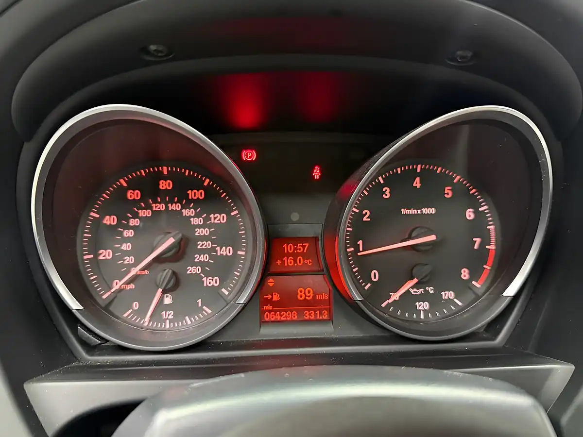 Used 2014 BMW Z4 Sdrive White - Interior and Exterior details 12