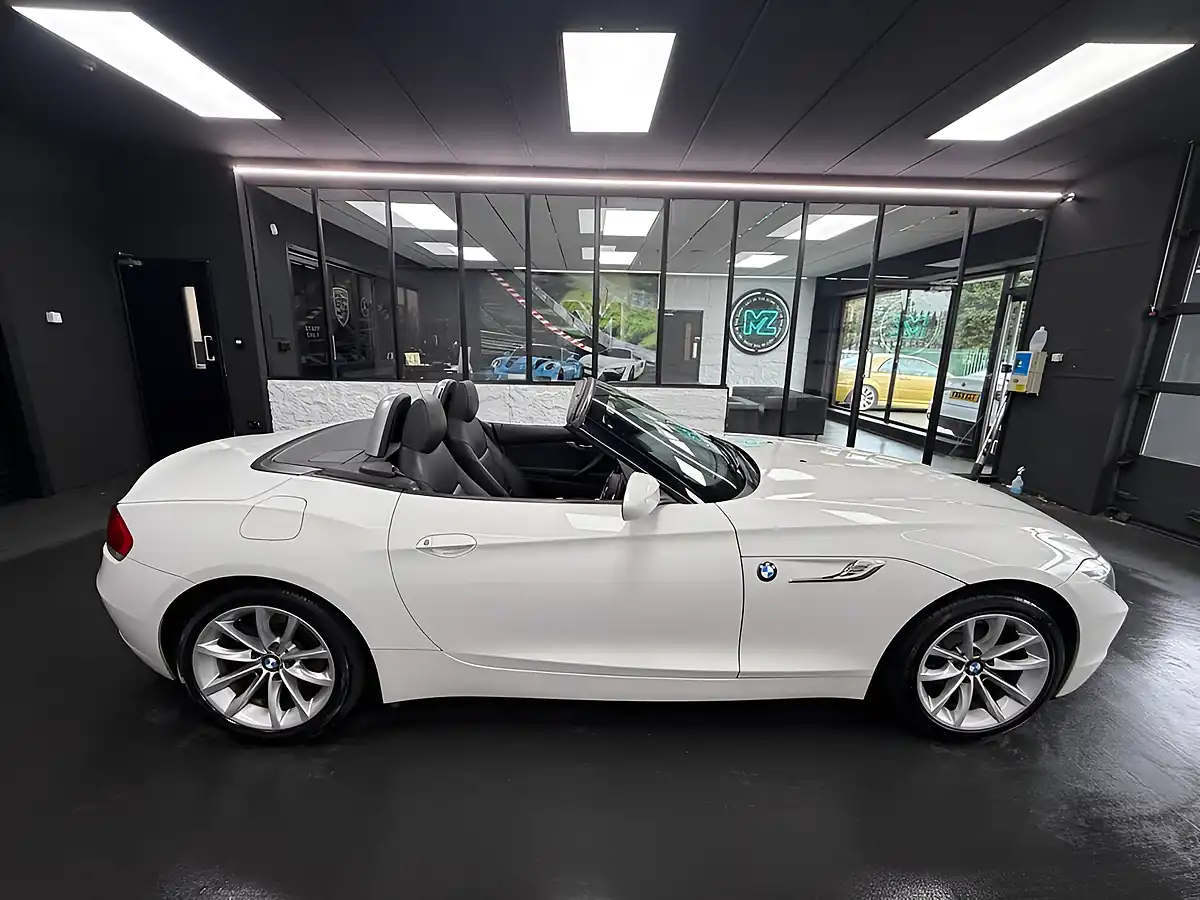 Used 2014 BMW Z4 Sdrive White - Interior and Exterior details 14