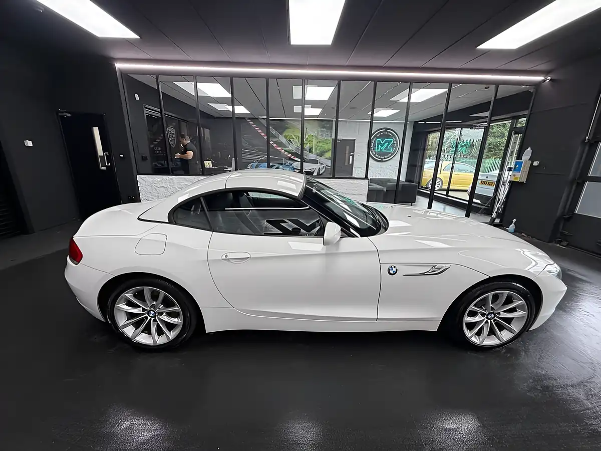 Used 2014 BMW Z4 Sdrive White - Interior and Exterior details 15