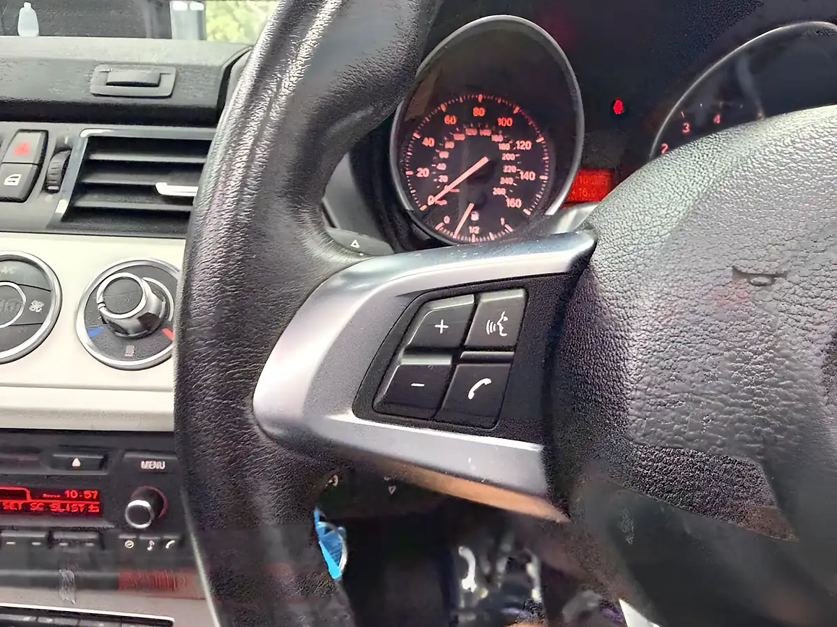 Used 2014 BMW Z4 Sdrive White - Interior and Exterior details 16