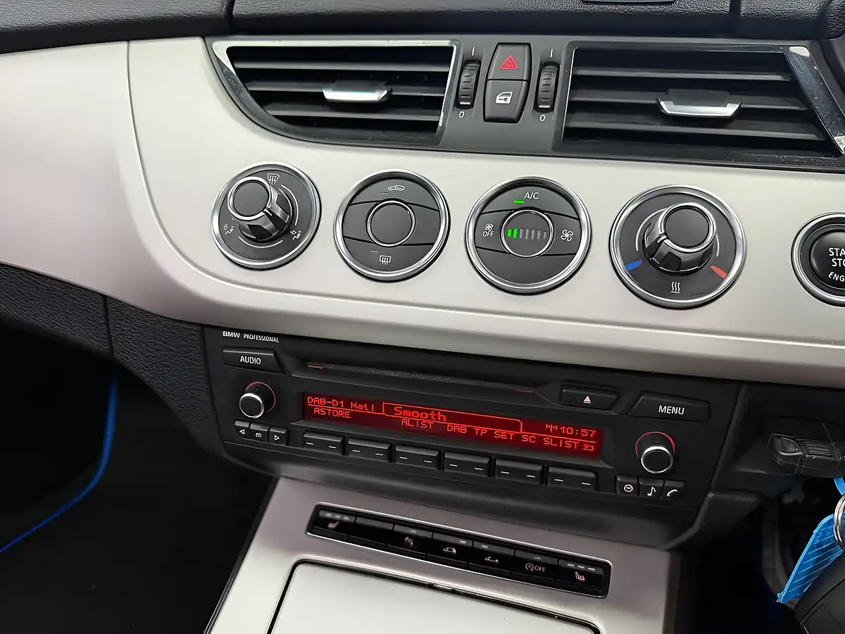 Used 2014 BMW Z4 Sdrive White - Interior and Exterior details 17