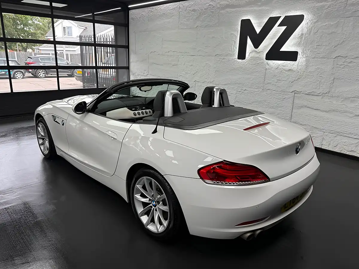 Used 2014 BMW Z4 Sdrive White - Interior and Exterior details 4