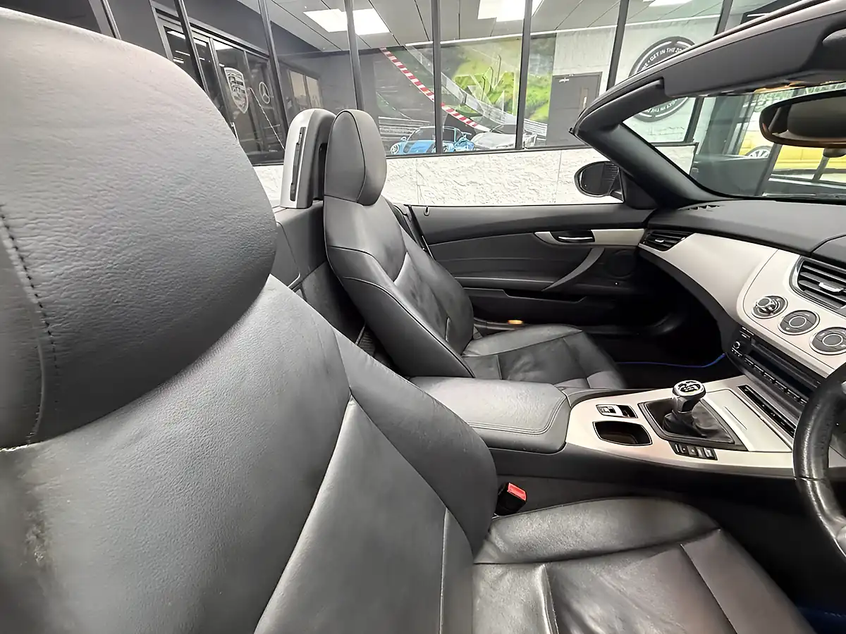 Used 2014 BMW Z4 Sdrive White - Interior and Exterior details 5