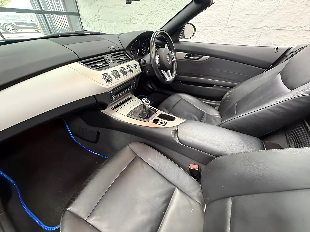 Used 2014 BMW Z4 Sdrive White - Interior and Exterior details 7