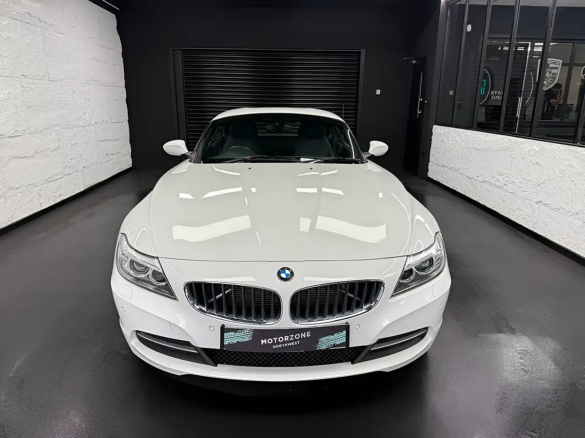 Used 2014 BMW Z4 Sdrive White - Interior and Exterior details 8