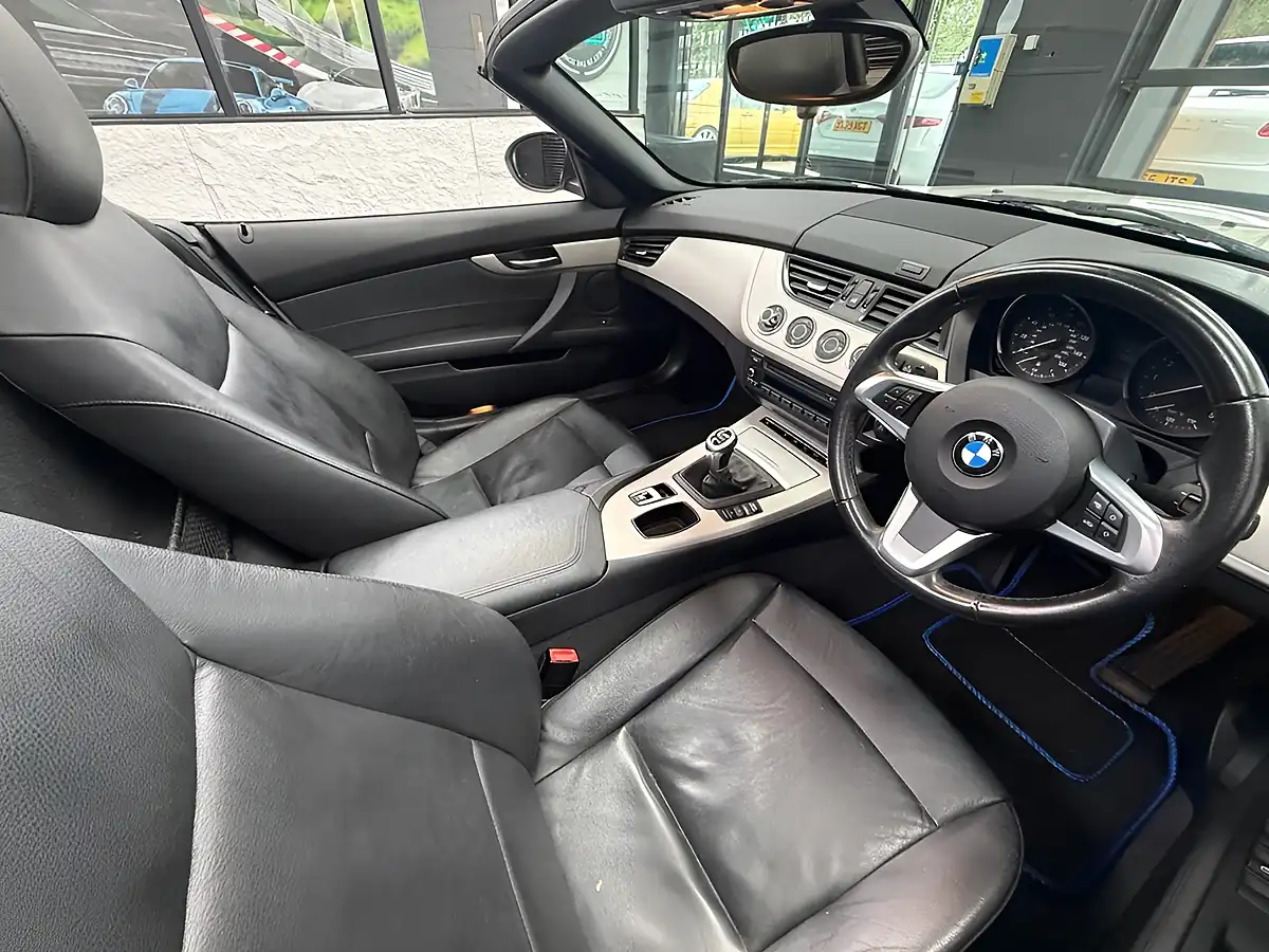 Used 2014 BMW Z4 Sdrive White - Interior and Exterior details 9