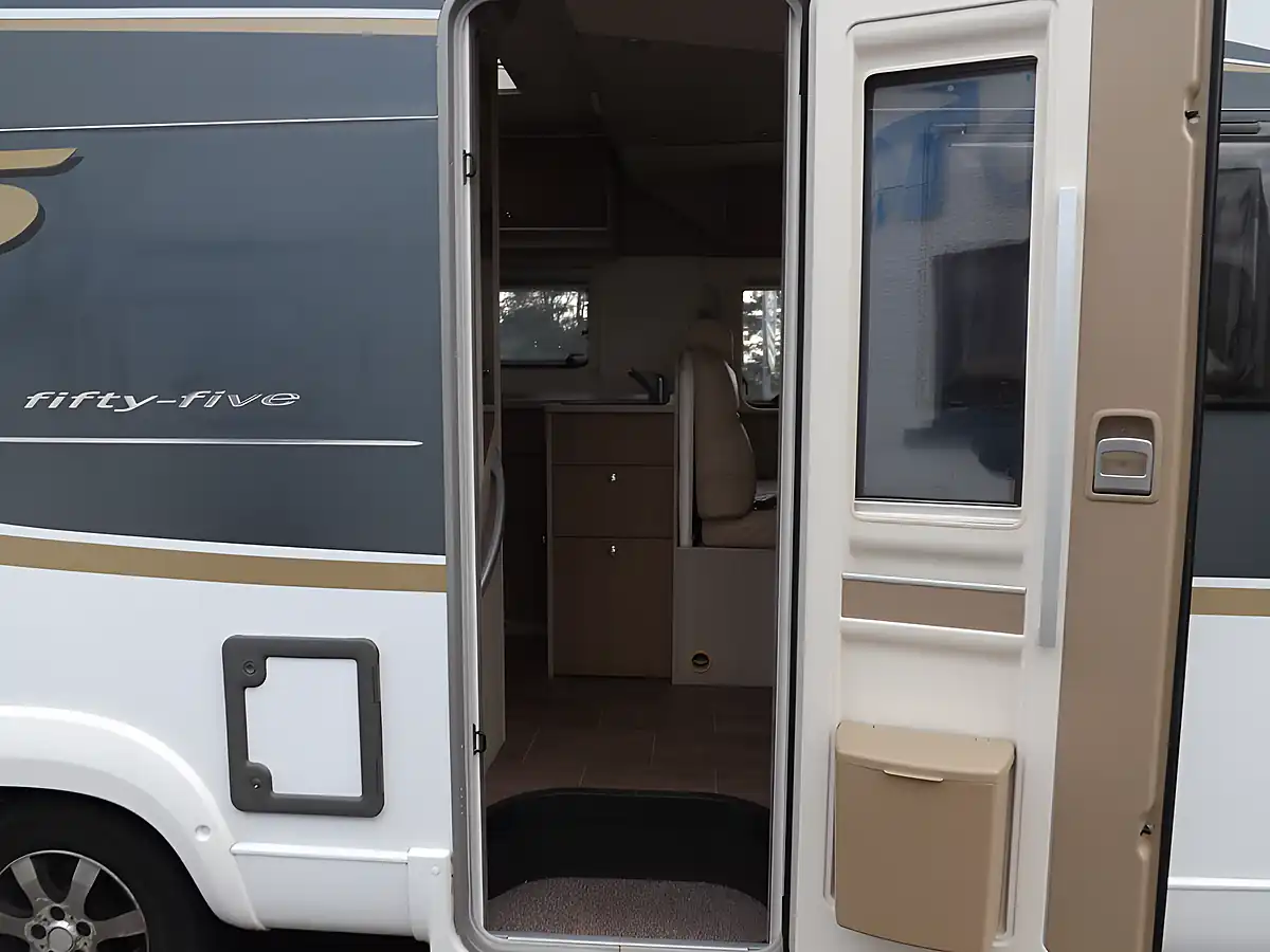 Used 2014 Burstner Ixeo Time It 726G Sovereign Grey - Interior and Exterior details 14