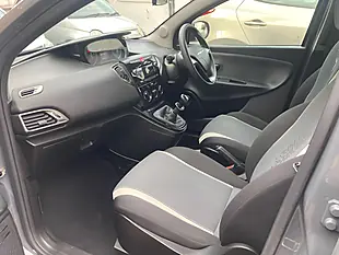 Used 2014 Chrysler Ypsilon Silver Grey - Interior and Exterior details 17