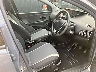 Used 2014 Chrysler Ypsilon Silver Grey - Interior and Exterior details 8