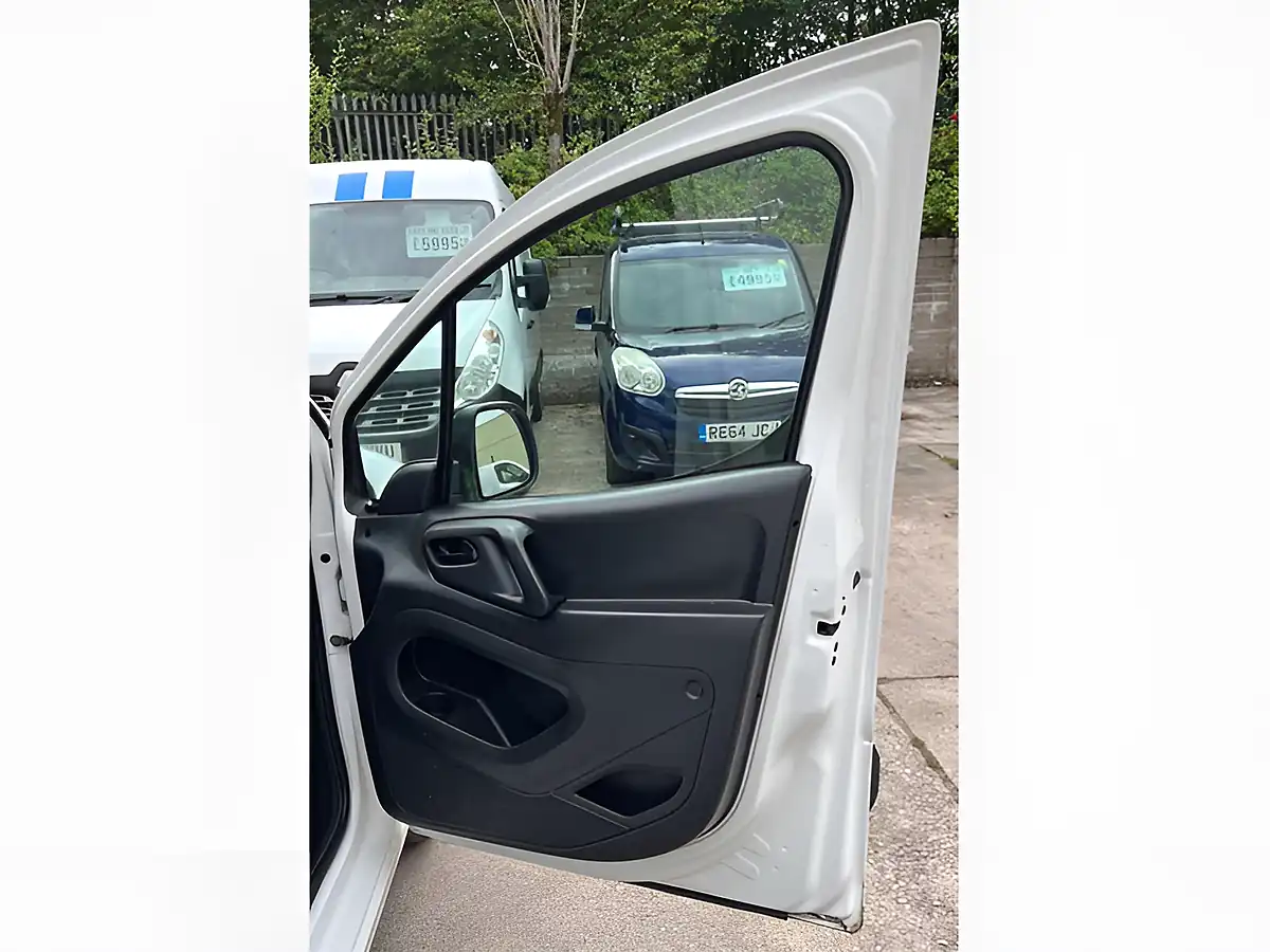 Used 2014 Citroen Berlingo 750 Lx White - Interior and Exterior details 14
