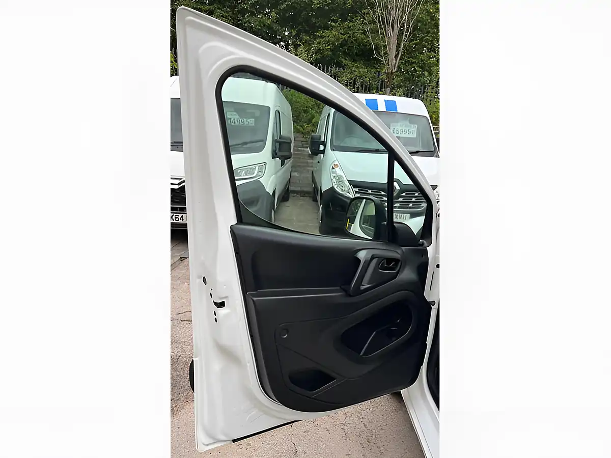 Used 2014 Citroen Berlingo 750 Lx White - Interior and Exterior details 17
