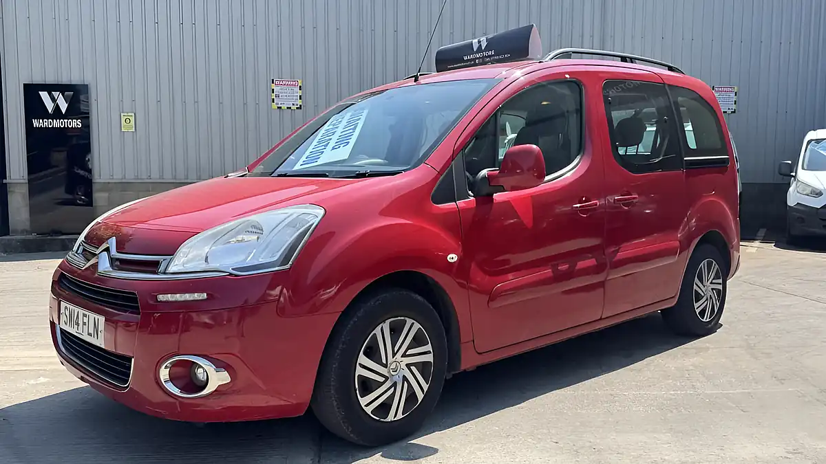 Used 2014 Citroen Berlingo Airdream Vtr Red - Front View