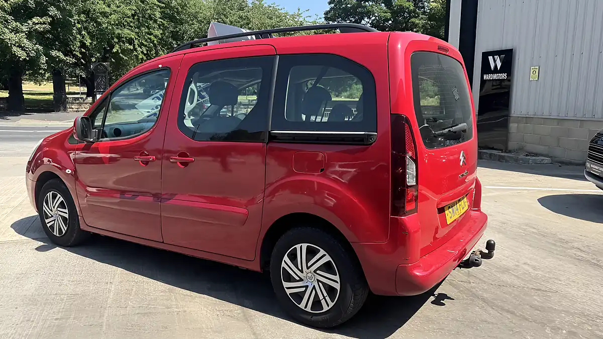 Used 2014 Citroen Berlingo Airdream Vtr Red - Interior and Exterior details 3