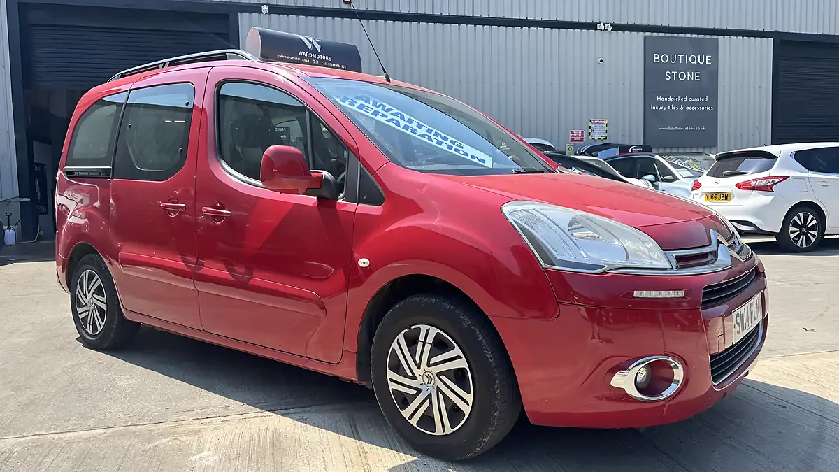 Used 2014 Citroen Berlingo Airdream Vtr Red - Interior and Exterior details 4