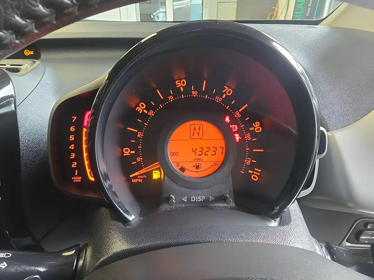 Used 2014 Citroen C1 Flair Airscape Grey - Interior and Exterior details 10