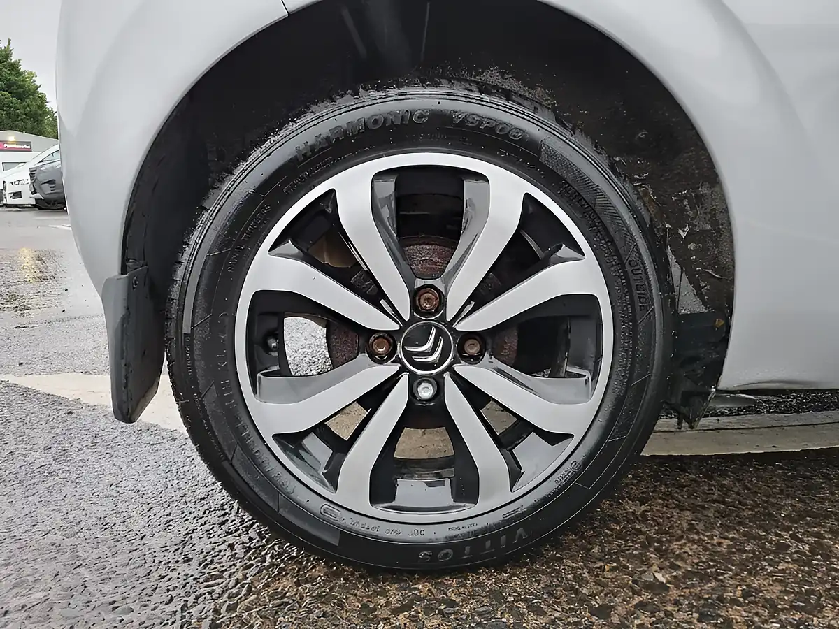 Used 2014 Citroen C1 Flair Gris Silver - Interior and Exterior details 13