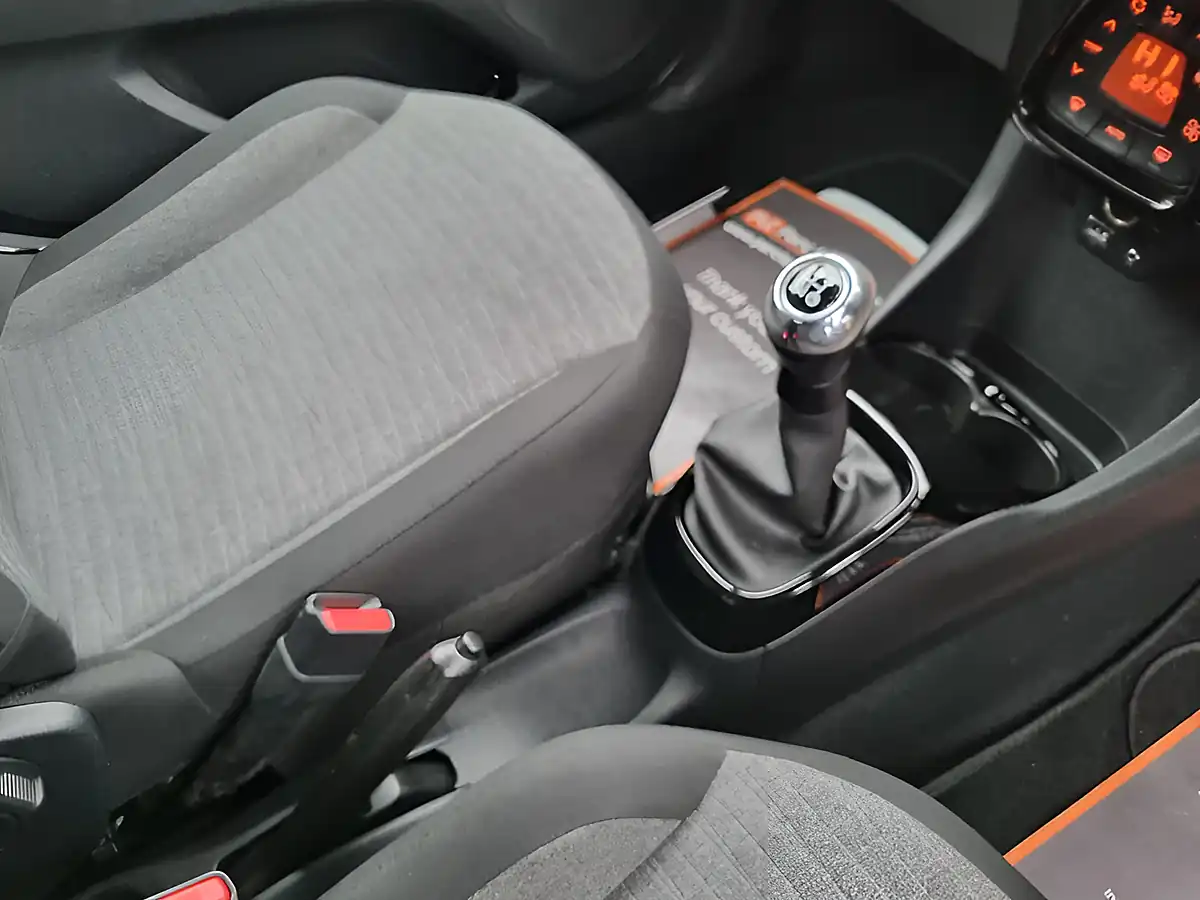 Used 2014 Citroen C1 Flair Gris Silver - Interior and Exterior details 17