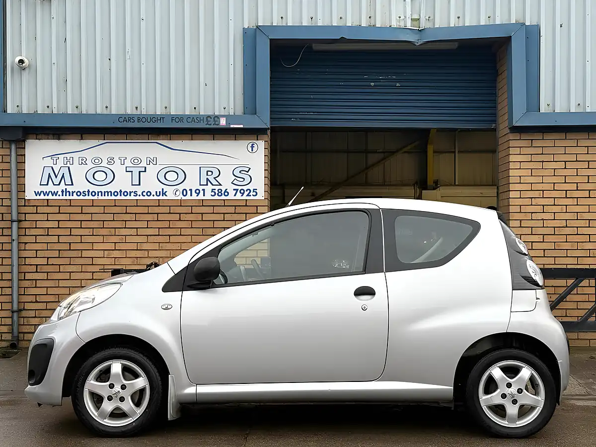 Used 2014 Citroen C1 Vt Grey - Interior and Exterior details 5