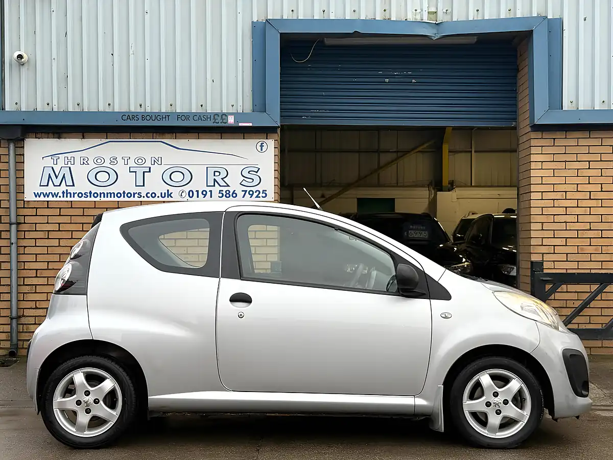 Used 2014 Citroen C1 Vt Grey - Interior and Exterior details 6