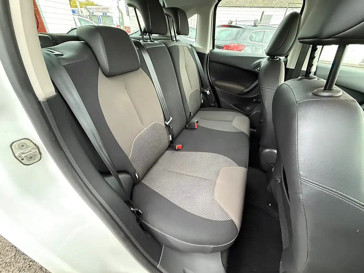 Used 2014 Citroen C3 Airdream Vtr+ White - Interior and Exterior details 11