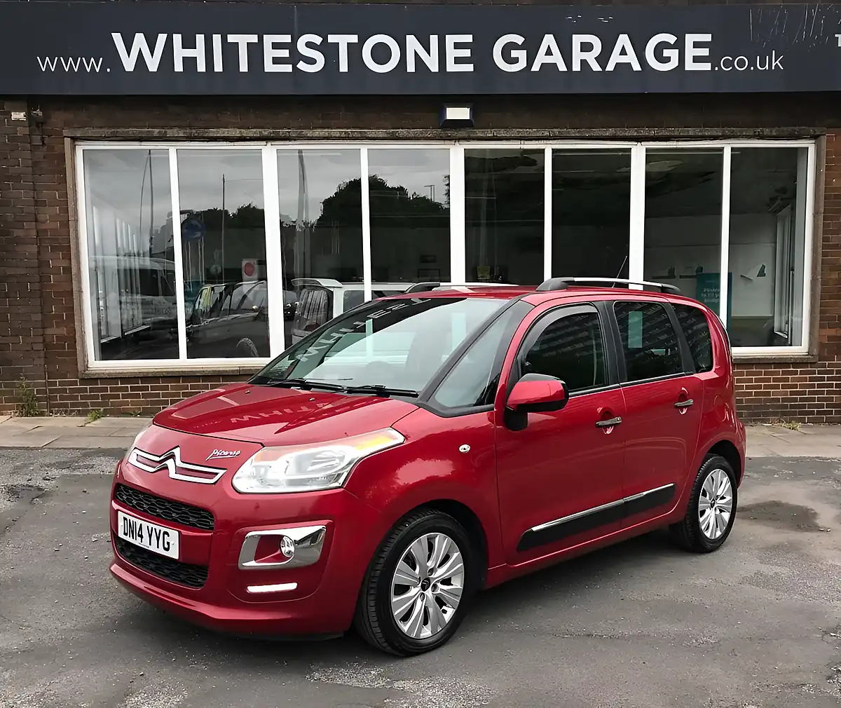 Used 2014 Citroen C3 Picasso Exclusive Ruby Red - Interior and Exterior details 2