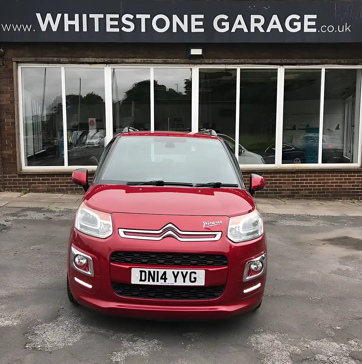 Used 2014 Citroen C3 Picasso Exclusive Ruby Red - Interior and Exterior details 7