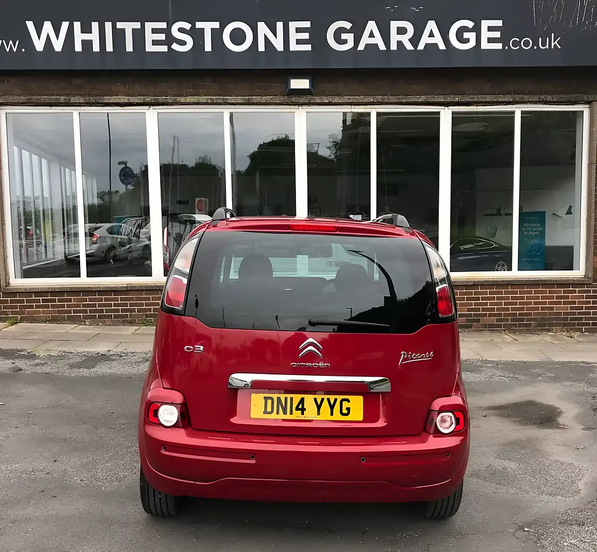 Used 2014 Citroen C3 Picasso Exclusive Ruby Red - Interior and Exterior details 8