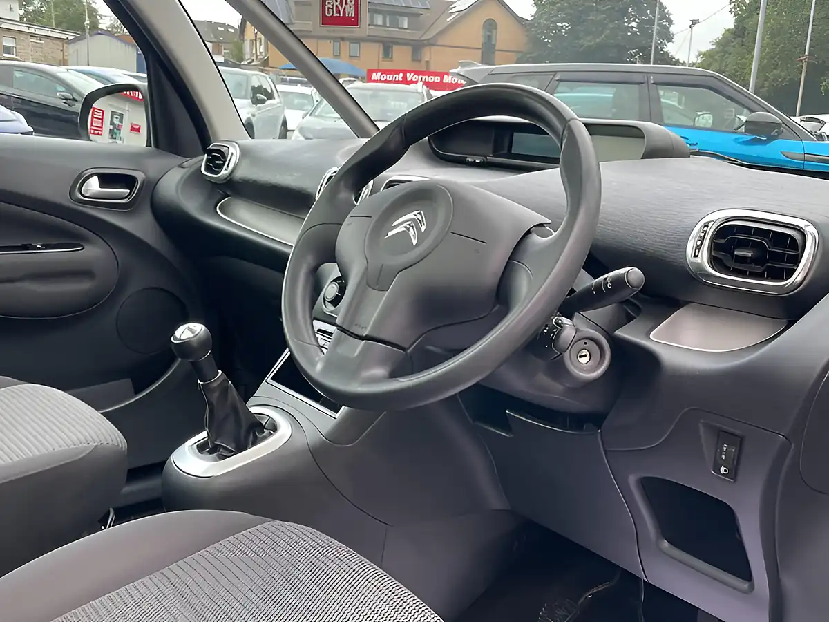 Used 2014 Citroen C3 Picasso Selection Blue - Interior and Exterior details 13