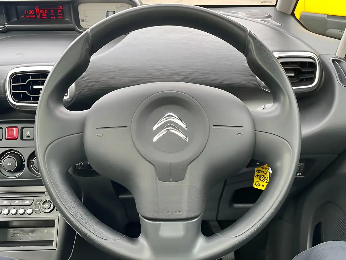 Used 2014 Citroen C3 Picasso Selection Blue - Interior and Exterior details 19