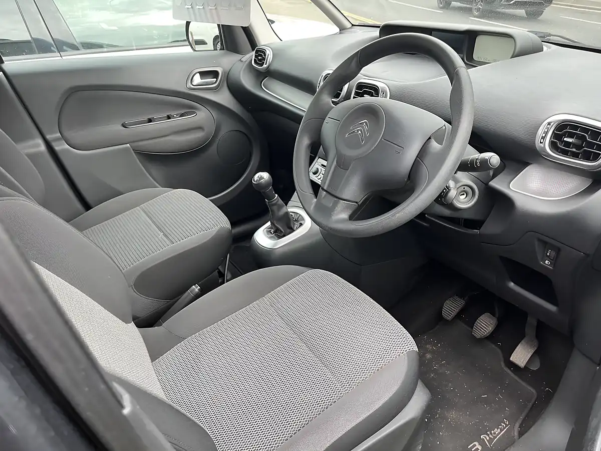 Used 2014 Citroen C3 Picasso Selection Grey - Interior and Exterior details 6