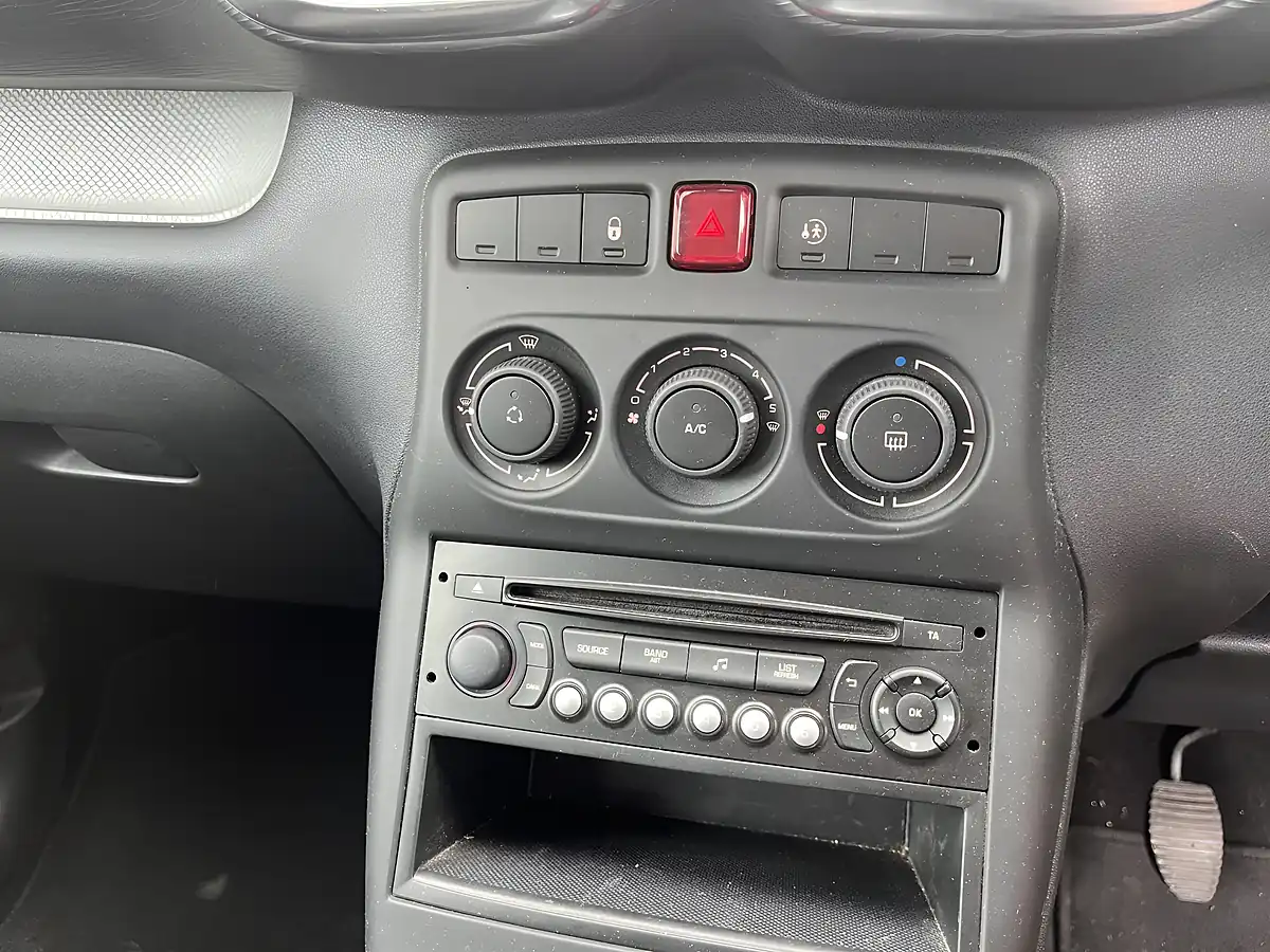 Used 2014 Citroen C3 Picasso Selection Grey - Interior and Exterior details 7