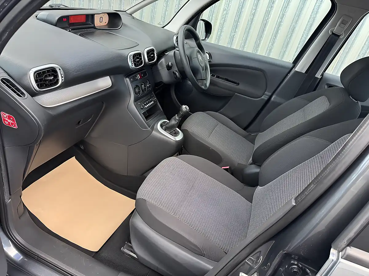 Used 2014 Citroen C3 Picasso Selection Grey - Interior and Exterior details 10