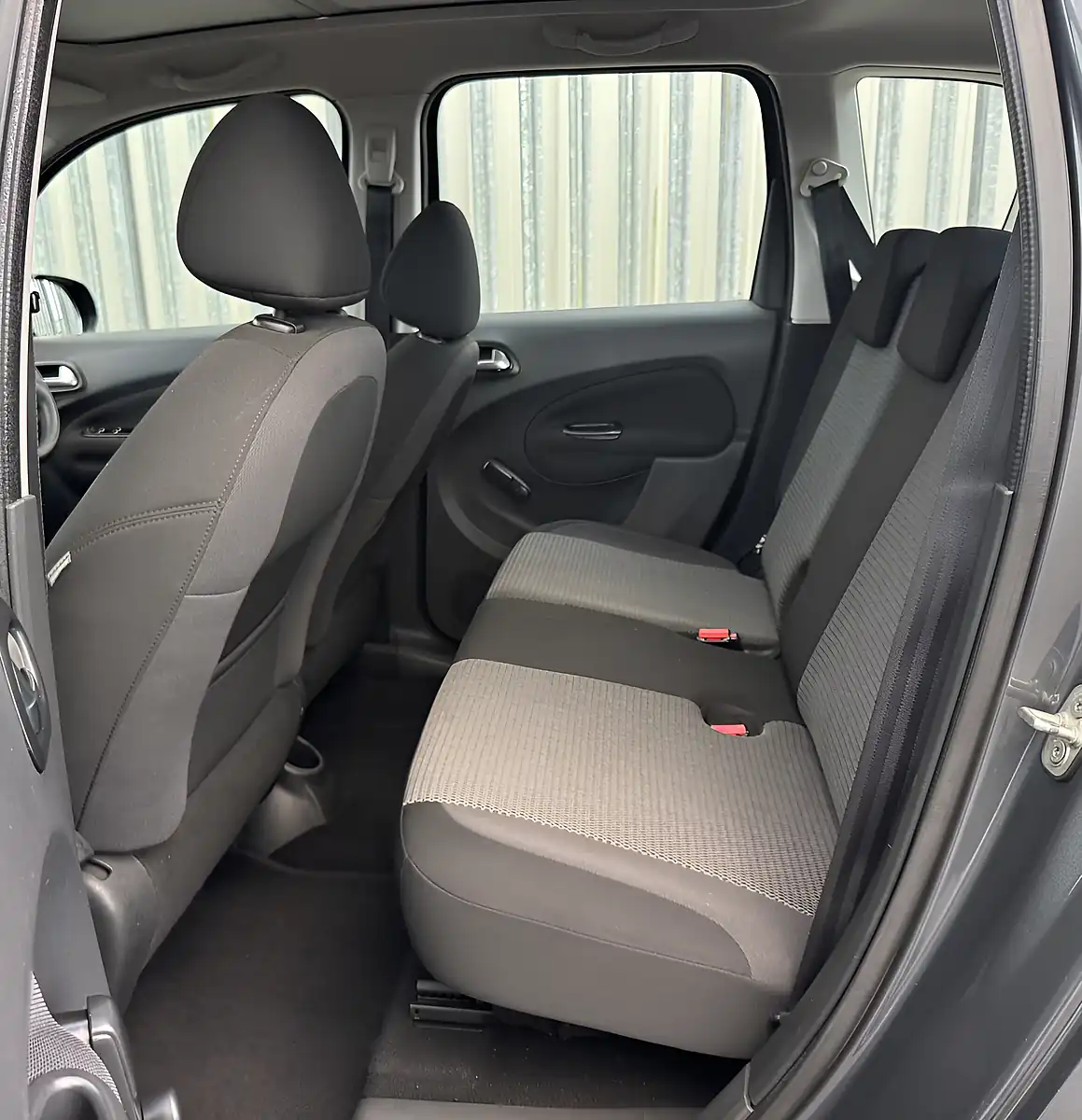 Used 2014 Citroen C3 Picasso Selection Grey - Interior and Exterior details 11