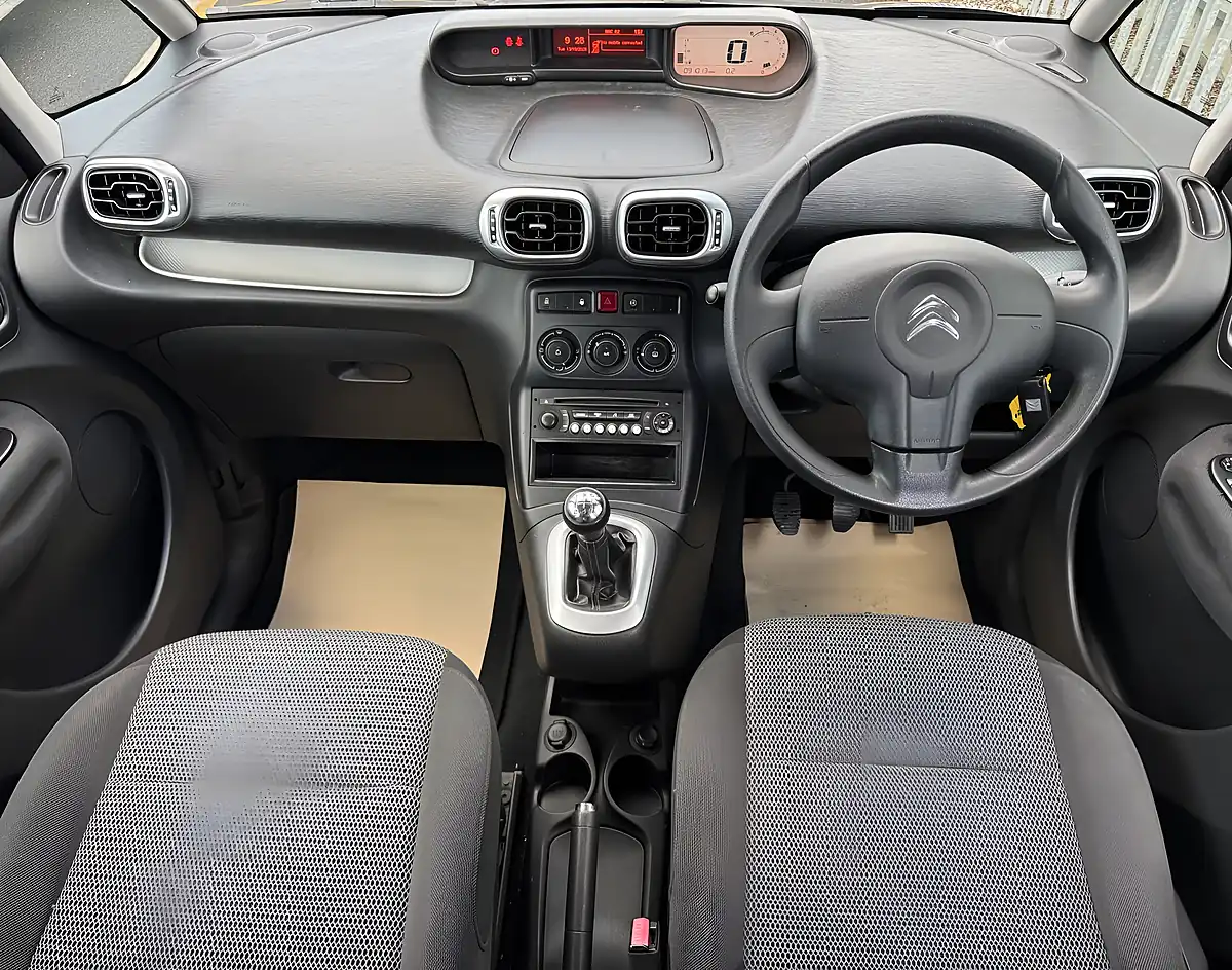 Used 2014 Citroen C3 Picasso Selection Grey - Interior and Exterior details 13