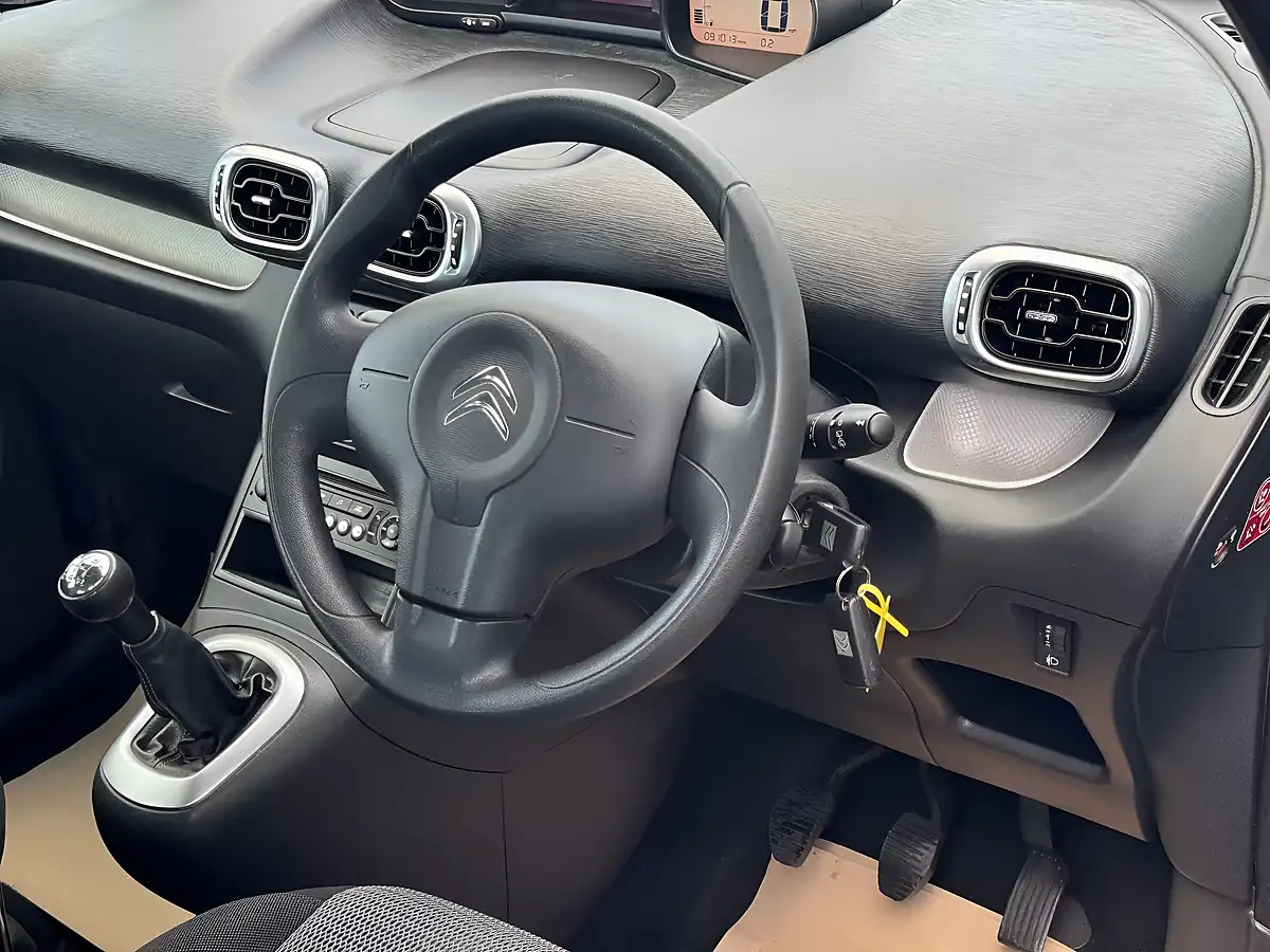 Used 2014 Citroen C3 Picasso Selection Grey - Interior and Exterior details 14