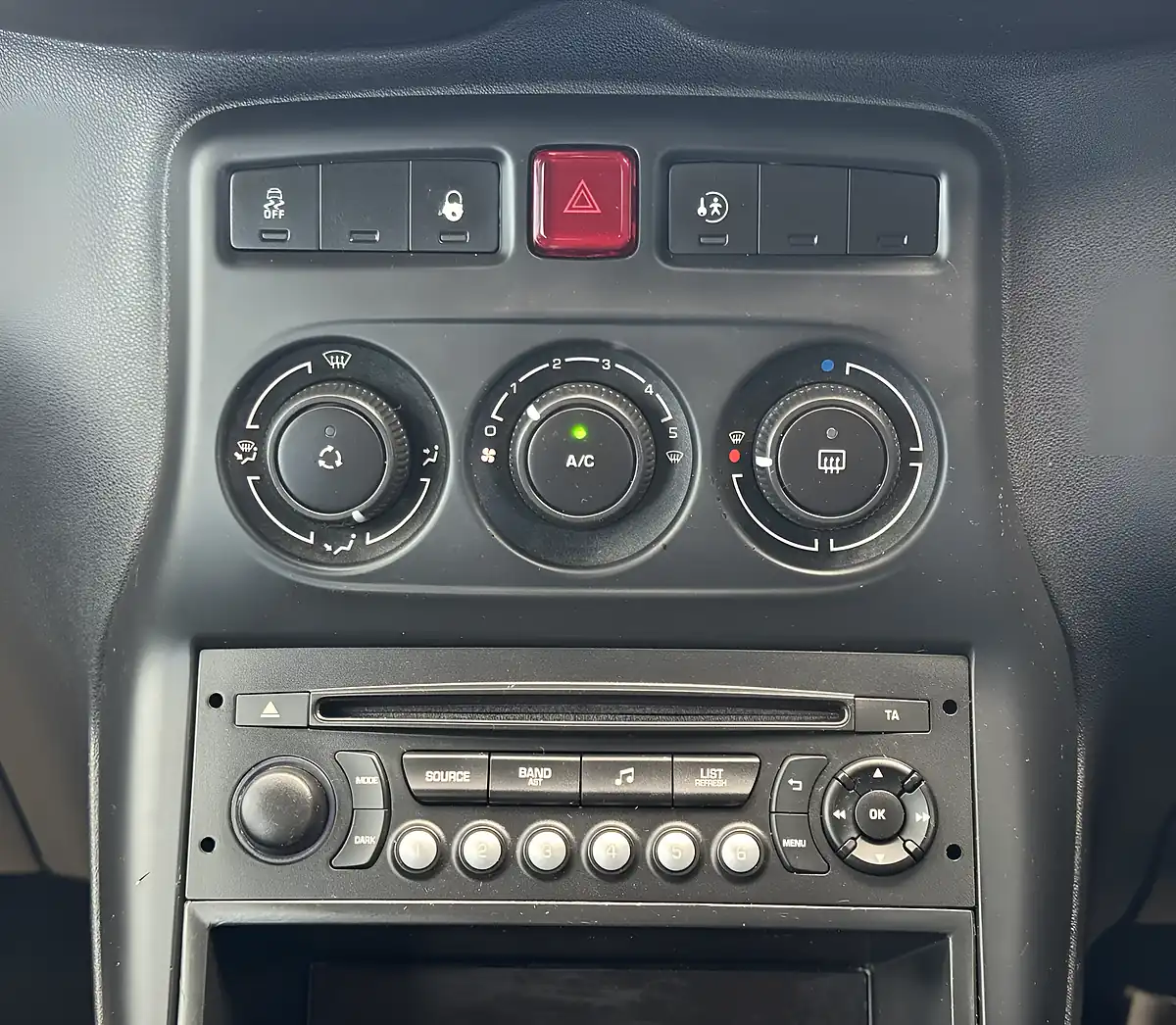 Used 2014 Citroen C3 Picasso Selection Grey - Interior and Exterior details 16