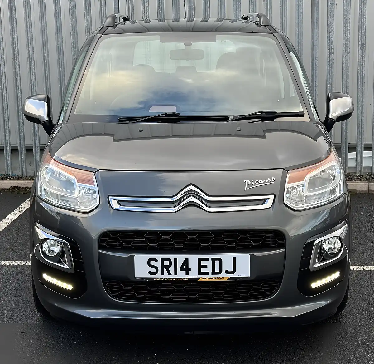 Used 2014 Citroen C3 Picasso Selection Grey - Interior and Exterior details 3