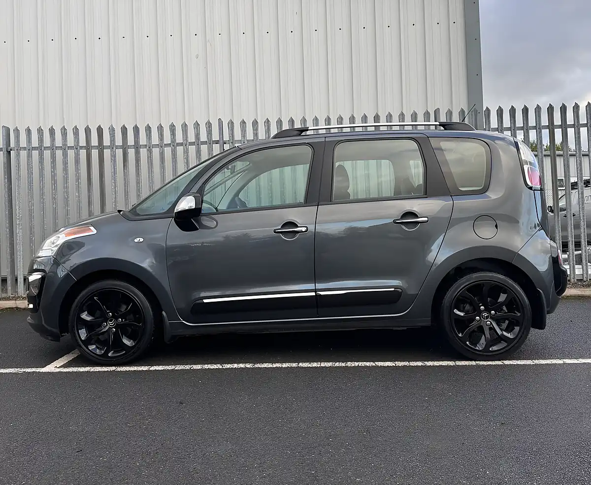 Used 2014 Citroen C3 Picasso Selection Grey - Interior and Exterior details 8