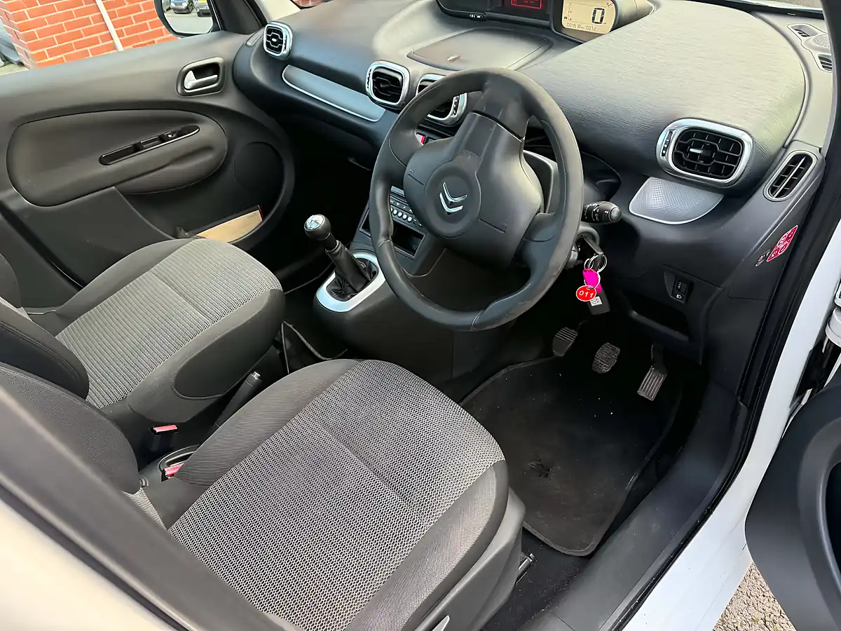 Used 2014 Citroen C3 Picasso Selection White - Interior and Exterior details 10