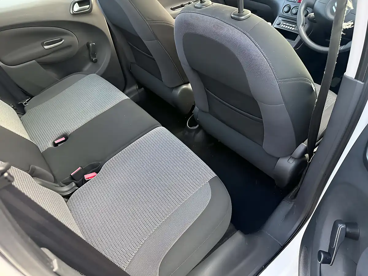 Used 2014 Citroen C3 Picasso Selection White - Interior and Exterior details 12